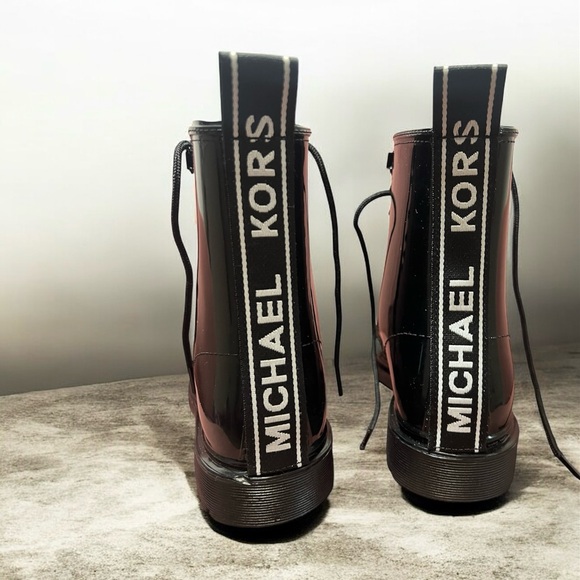 ✨ Michael Kors Black Combat Glossy Boots | New WOT | | Glossy Finish | Size 7 ✨ - Picture 3 of 15